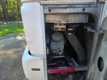 Picture of 2005 MCI J4500 56P