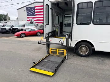 Picture of 2017 Chevrolet Express 4500 Starcraft Shuttle Bus ADA