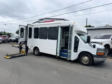 Picture of 2017 Chevrolet Express 4500 Starcraft Shuttle Bus ADA