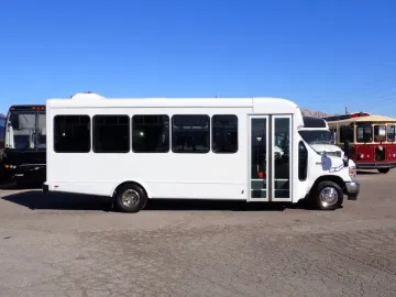 Picture of 2022 Ford E450 Startrans Senator Shuttle Bus
