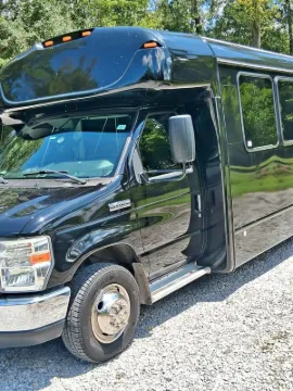 Picture of 2016 Ford E450 Starcraft Limo Bus