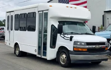 Picture of 2017 Chevrolet Express 4500 Starcraft Shuttle Bus ADA