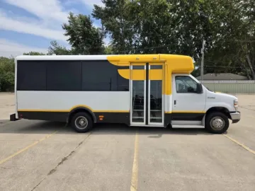 Picture of 2018 Ford E-450 Shuttle Bus