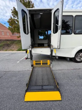 Picture of 2014 Ford F-550 Shuttle Bus ADA