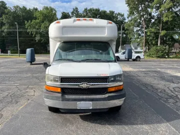 Picture of 2014 Chevrolet Express 4500 Shuttle Bus