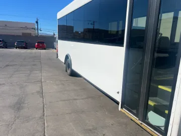 Picture of 2018 Ford E-450 25-Passenger 
