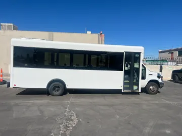 Picture of 2018 Ford E-450 25-Passenger 