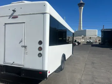 Picture of 2018 Ford E-450 25-Passenger 