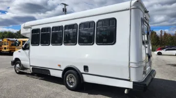 2021 FORD E-450 Shuttle Buses