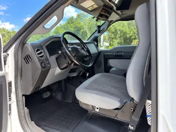 2014 Ford F-650 Shuttle Bus