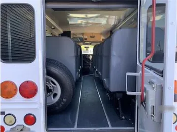 Picture of 2007 Chevrolet Express 3500 Shuttle Bus