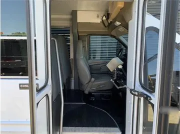 Picture of 2007 Chevrolet Express 3500 Shuttle Bus