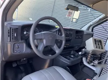 Picture of 2007 Chevrolet Express 3500 Shuttle Bus