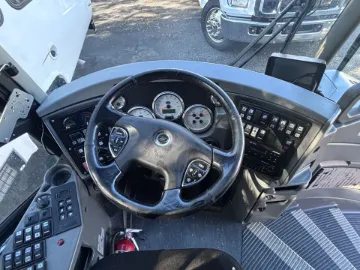 2016 MCI J4500 ADA