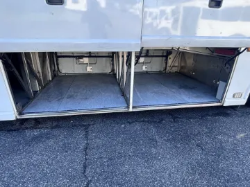 2016 MCI J4500 ADA
