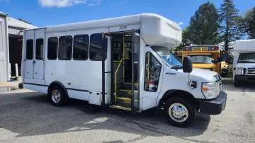 2021 FORD E-450 Shuttle Buses