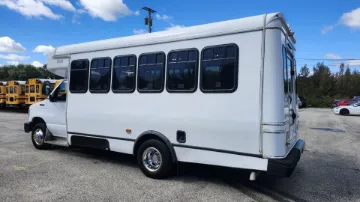 2021 FORD E-450 Shuttle Buses