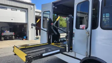 2021 FORD E-450 Shuttle Buses