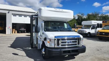 2021 FORD E-450 Shuttle Buses