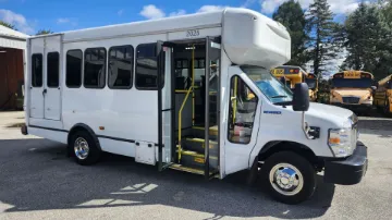2021 FORD E-450 Shuttle Buses