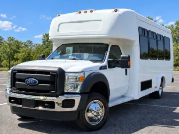 2014 Ford Super Duty F-450 Shuttle Bus