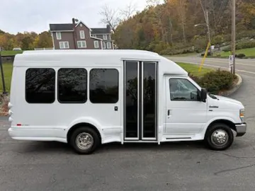 Picture of 2016 Ford E-350 Shuttle Bus