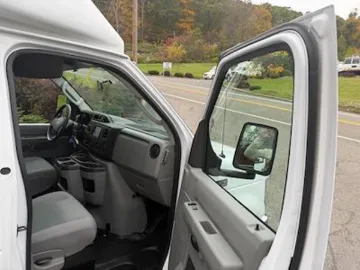Picture of 2016 Ford E-350 Shuttle Bus