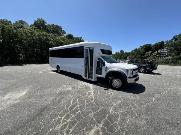 Picture of 2018 Ford F-550 Shuttle Bus ADA