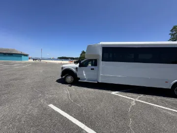 Picture of 2018 Ford F-550 Shuttle Bus ADA