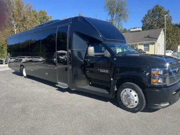 2023 Chevrolet Silverado 5500 HD Executive Coach 35P