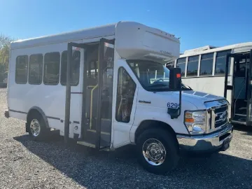 2017 FORD E-350 Mini Buses