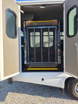Picture of 2017 Ford E-350 ADA Shuttle Bus
